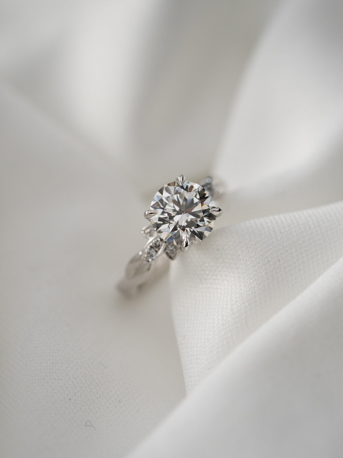 Round Diamond with Floral Basket