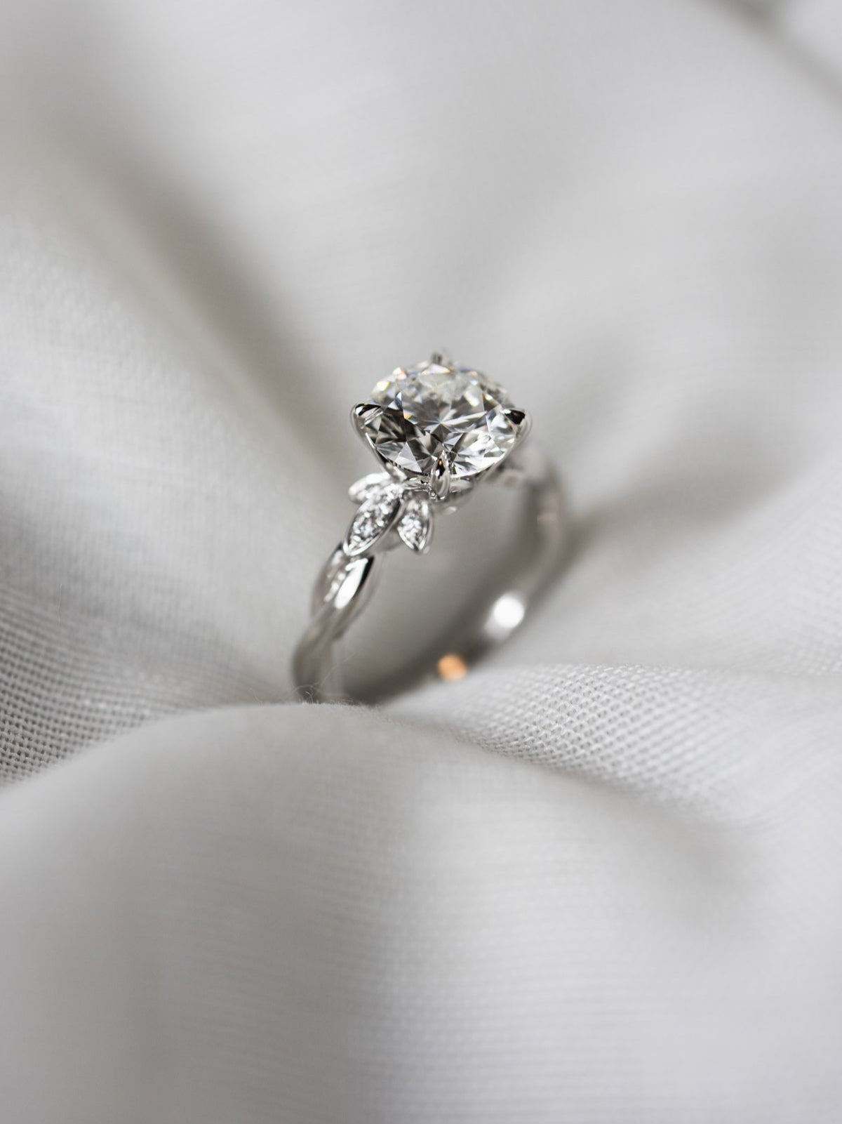 Round Diamond with Floral Basket
