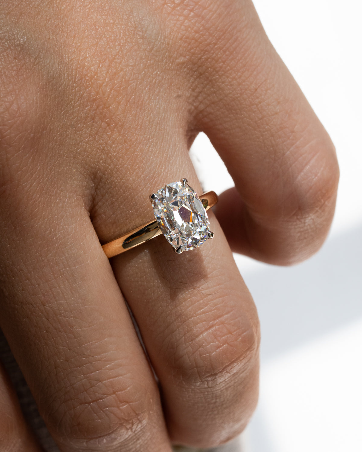 Old mine cut diamond with floral basket