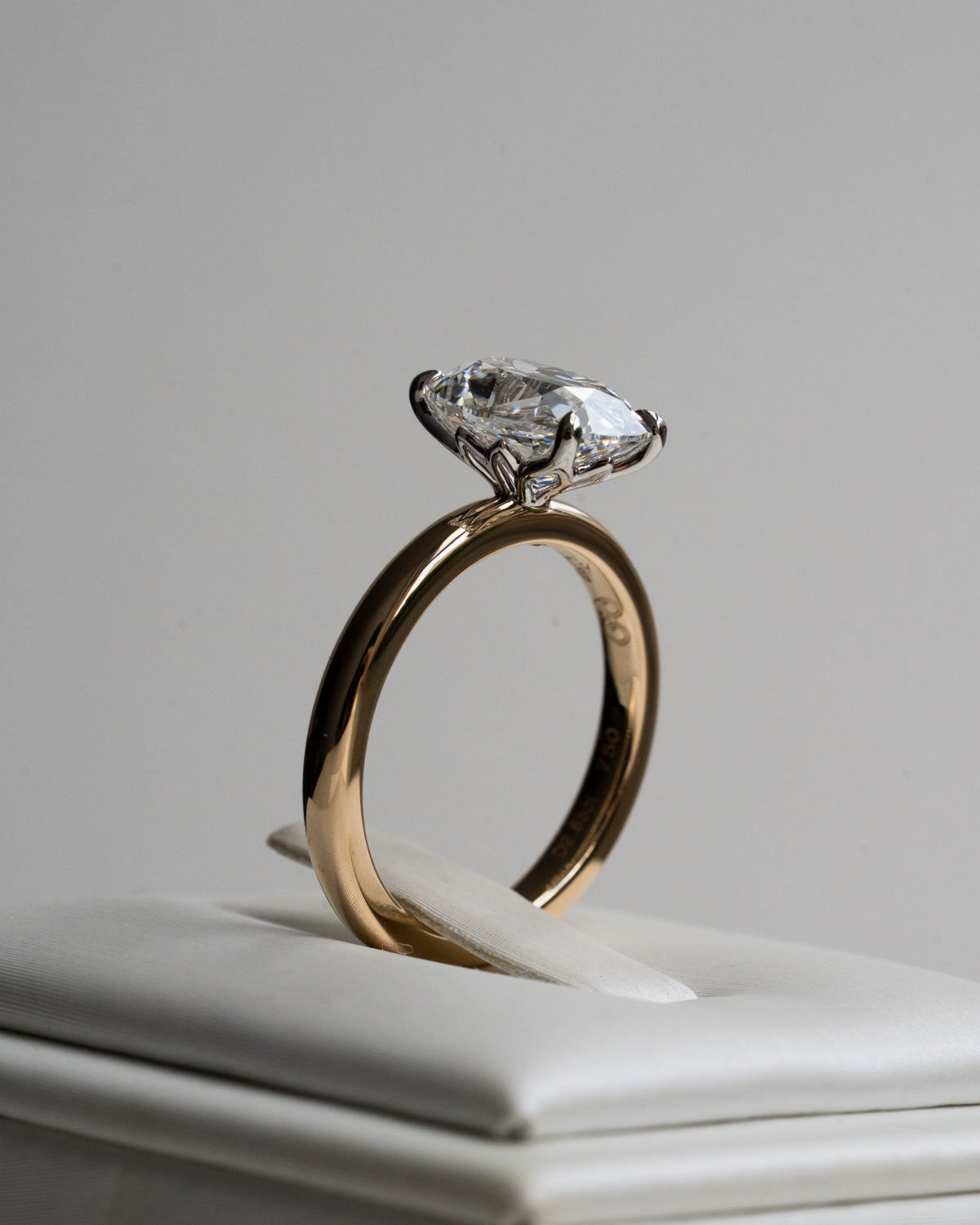 Old mine cut diamond with floral basket