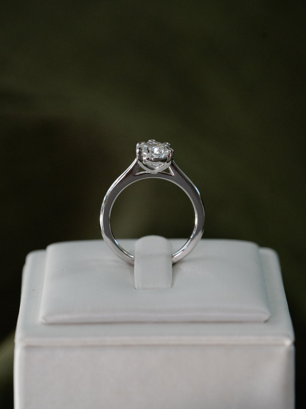 Pear Solitaire with V prong
