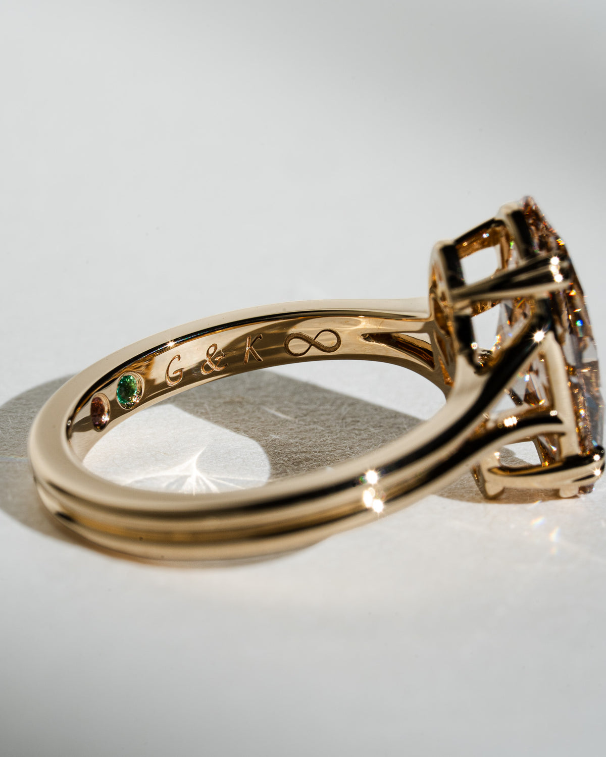 Champagne Moval Splitshank with Hidden Sunflower