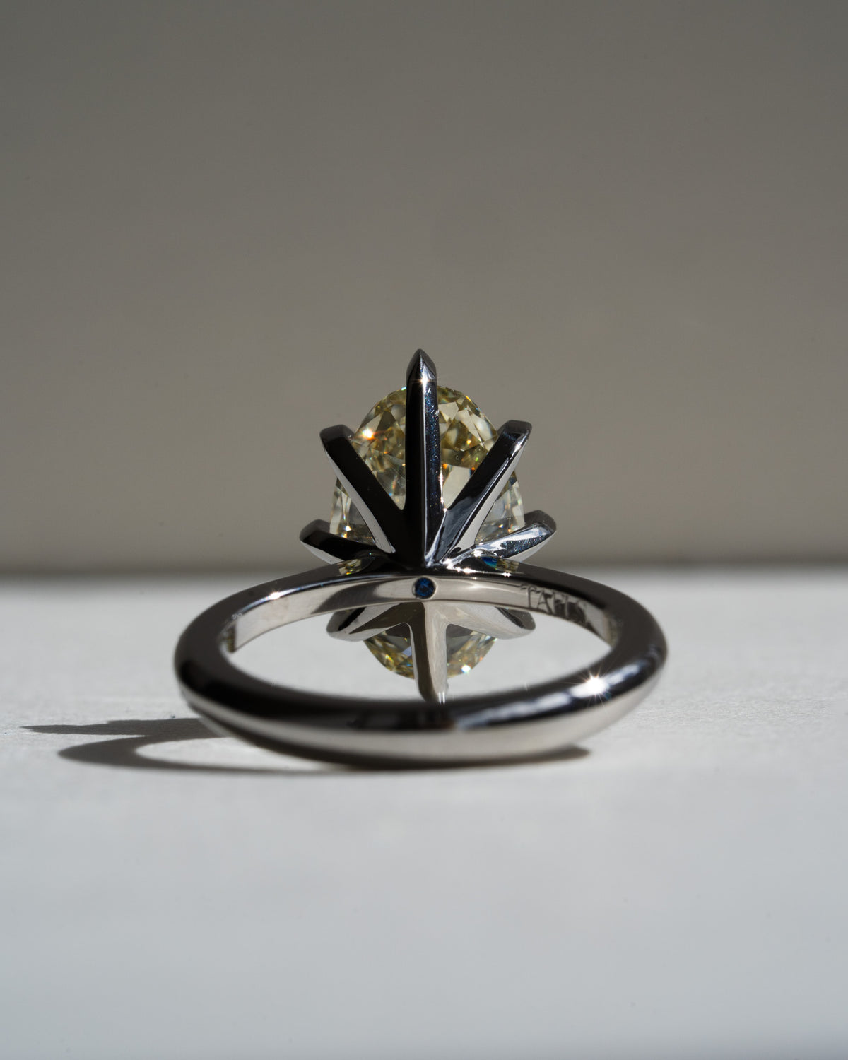 Champagne Oval with Kite Prongs